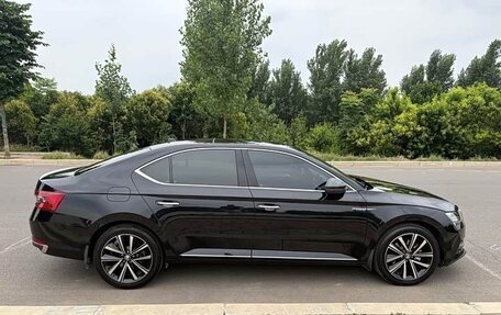 Skoda Superb III рестайлинг, 2022 год, 2 250 000 рублей, 7 фотография