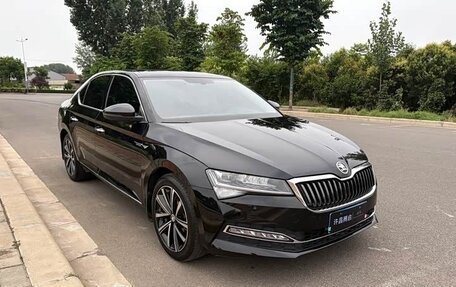 Skoda Superb III рестайлинг, 2022 год, 2 250 000 рублей, 3 фотография