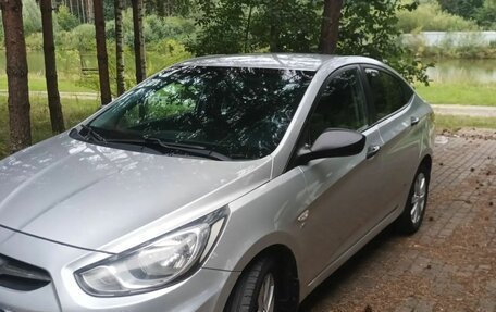 Hyundai Solaris II рестайлинг, 2011 год, 620 000 рублей, 2 фотография