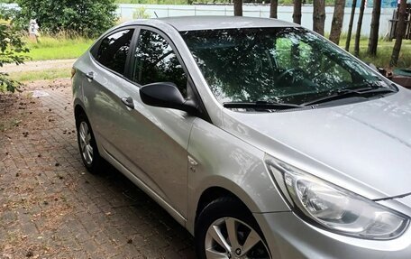 Hyundai Solaris II рестайлинг, 2011 год, 620 000 рублей, 3 фотография