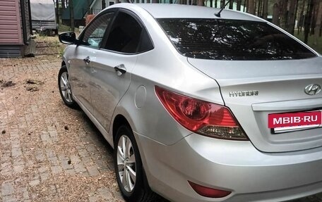Hyundai Solaris II рестайлинг, 2011 год, 620 000 рублей, 4 фотография