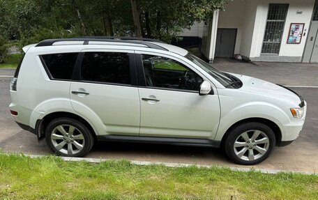 Mitsubishi Outlander III рестайлинг 3, 2011 год, 1 250 000 рублей, 4 фотография