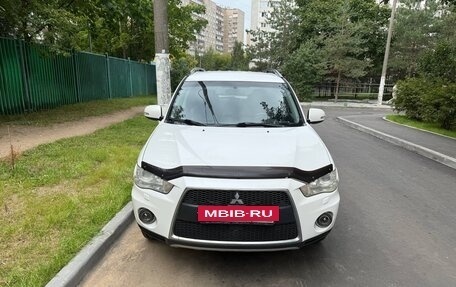 Mitsubishi Outlander III рестайлинг 3, 2011 год, 1 250 000 рублей, 2 фотография