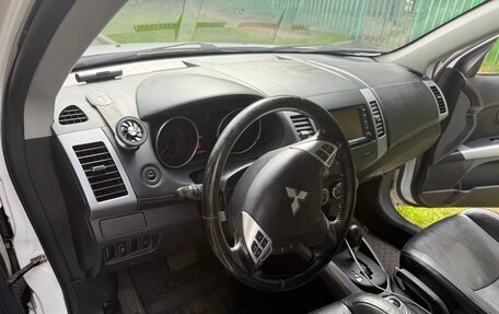 Mitsubishi Outlander III рестайлинг 3, 2011 год, 1 250 000 рублей, 22 фотография