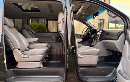 Hyundai Grand Starex Grand Starex I рестайлинг 2, 2015 год, 2 400 000 рублей, 17 фотография