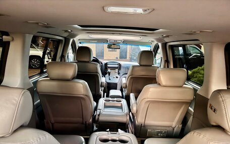 Hyundai Grand Starex Grand Starex I рестайлинг 2, 2015 год, 2 400 000 рублей, 25 фотография