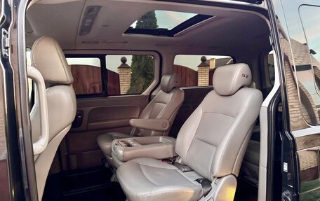 Hyundai Grand Starex Grand Starex I рестайлинг 2, 2015 год, 2 400 000 рублей, 23 фотография