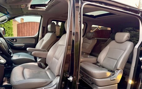 Hyundai Grand Starex Grand Starex I рестайлинг 2, 2015 год, 2 400 000 рублей, 22 фотография