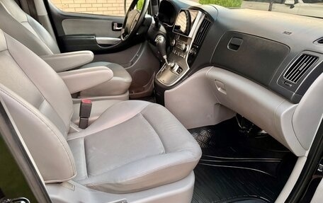 Hyundai Grand Starex Grand Starex I рестайлинг 2, 2015 год, 2 400 000 рублей, 18 фотография