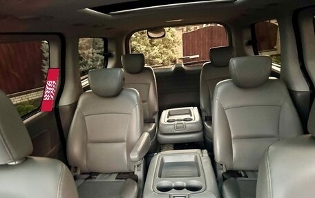 Hyundai Grand Starex Grand Starex I рестайлинг 2, 2015 год, 2 400 000 рублей, 26 фотография