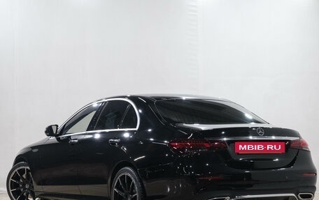 Mercedes-Benz E-Класс, 2022 год, 6 299 000 рублей, 5 фотография