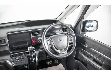 Honda Stepwgn IV, 2017 год, 2 599 000 рублей, 14 фотография