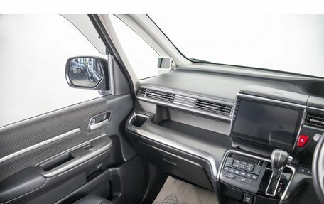 Honda Stepwgn IV, 2017 год, 2 599 000 рублей, 12 фотография