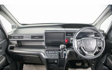 Honda Stepwgn IV, 2017 год, 2 599 000 рублей, 13 фотография