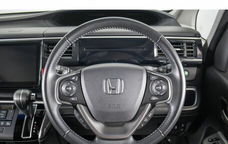Honda Stepwgn IV, 2017 год, 2 599 000 рублей, 15 фотография
