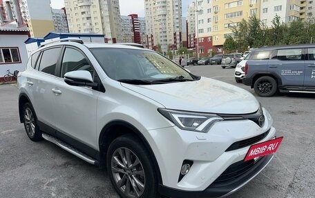 Toyota RAV4, 2018 год, 2 500 000 рублей, 2 фотография
