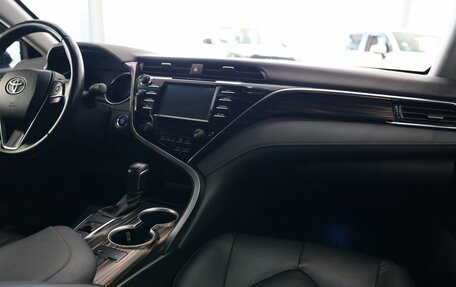 Toyota Camry, 2020 год, 3 000 000 рублей, 19 фотография
