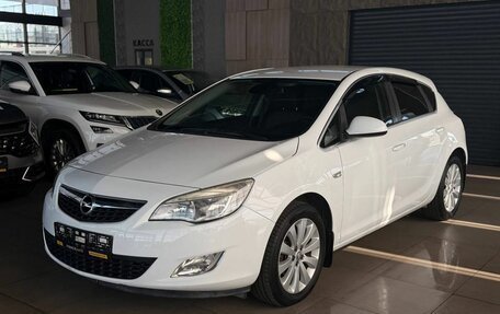 Opel Astra J, 2011 год, 830 000 рублей, 1 фотография
