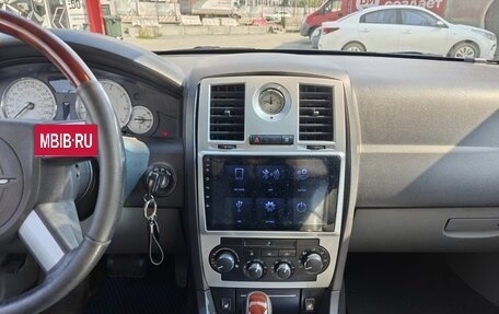 Chrysler 300C II, 2004 год, 1 200 000 рублей, 8 фотография