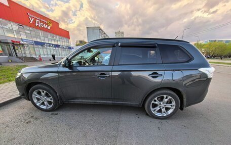 Mitsubishi Outlander III рестайлинг 3, 2013 год, 1 700 000 рублей, 2 фотография