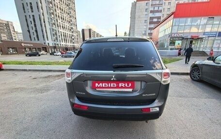 Mitsubishi Outlander III рестайлинг 3, 2013 год, 1 700 000 рублей, 3 фотография