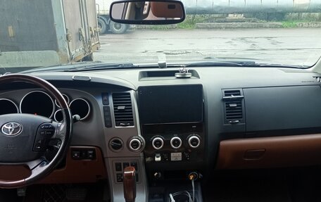 Toyota Sequoia II рестайлинг, 2011 год, 3 000 000 рублей, 13 фотография