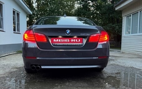 BMW 5 серия, 2010 год, 1 100 000 рублей, 3 фотография