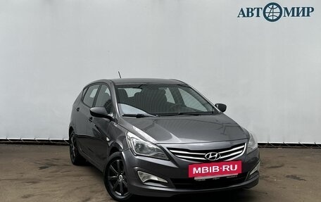 Hyundai Solaris II рестайлинг, 2015 год, 870 000 рублей, 3 фотография