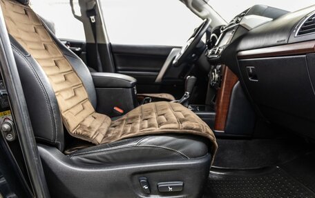 Toyota Land Cruiser Prado 150 рестайлинг 2, 2014 год, 3 248 000 рублей, 37 фотография