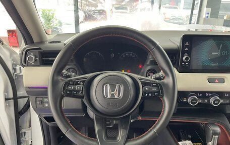 Honda Vezel, 2022 год, 1 800 000 рублей, 3 фотография