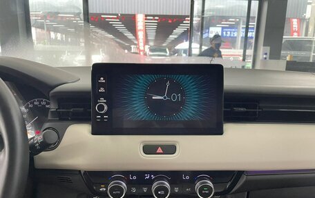 Honda Vezel, 2022 год, 1 800 000 рублей, 9 фотография
