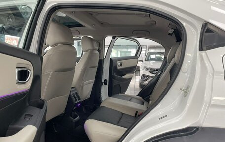 Honda Vezel, 2022 год, 1 800 000 рублей, 10 фотография