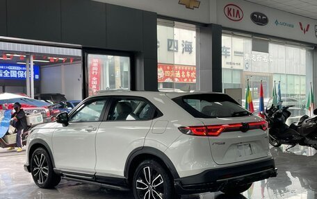 Honda Vezel, 2022 год, 1 800 000 рублей, 2 фотография