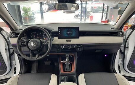 Honda Vezel, 2022 год, 1 800 000 рублей, 13 фотография