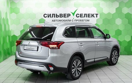 Mitsubishi Outlander III рестайлинг 3, 2020 год, 2 300 000 рублей, 2 фотография