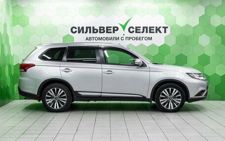 Mitsubishi Outlander III рестайлинг 3, 2020 год, 2 300 000 рублей, 8 фотография