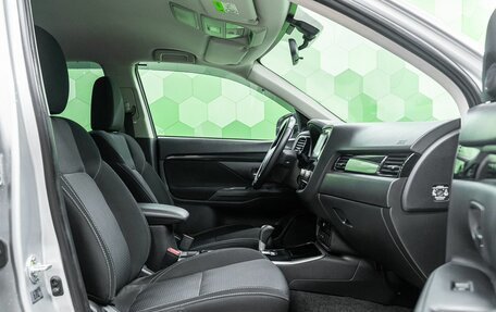 Mitsubishi Outlander III рестайлинг 3, 2020 год, 2 300 000 рублей, 12 фотография
