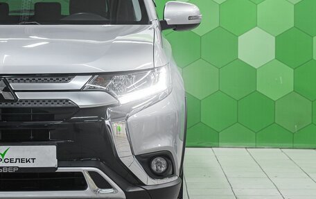 Mitsubishi Outlander III рестайлинг 3, 2020 год, 2 300 000 рублей, 10 фотография
