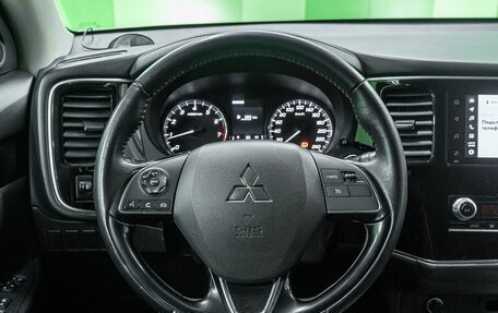 Mitsubishi Outlander III рестайлинг 3, 2020 год, 2 300 000 рублей, 14 фотография