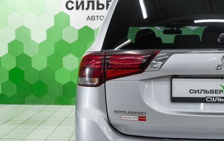 Mitsubishi Outlander III рестайлинг 3, 2020 год, 2 300 000 рублей, 11 фотография