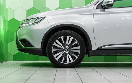 Mitsubishi Outlander III рестайлинг 3, 2020 год, 2 300 000 рублей, 9 фотография