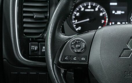 Mitsubishi Outlander III рестайлинг 3, 2020 год, 2 300 000 рублей, 15 фотография
