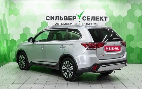 Mitsubishi Outlander III рестайлинг 3, 2020 год, 2 300 000 рублей, 6 фотография