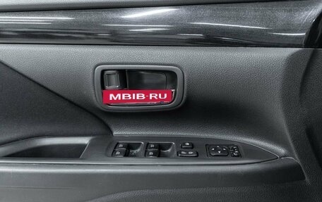Mitsubishi Outlander III рестайлинг 3, 2020 год, 2 300 000 рублей, 21 фотография