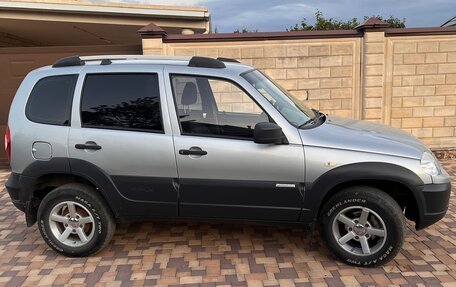 Chevrolet Niva I рестайлинг, 2013 год, 550 000 рублей, 3 фотография