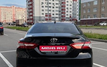 Toyota Camry, 2019 год, 2 250 000 рублей, 4 фотография