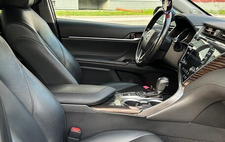 Toyota Camry, 2019 год, 2 250 000 рублей, 7 фотография