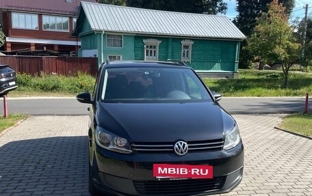 Volkswagen Touran III, 2013 год, 1 100 000 рублей, 2 фотография