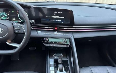 Hyundai Elantra, 2023 год, 1 290 000 рублей, 12 фотография