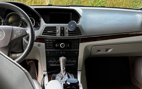 Mercedes-Benz E-Класс, 2010 год, 1 300 000 рублей, 13 фотография